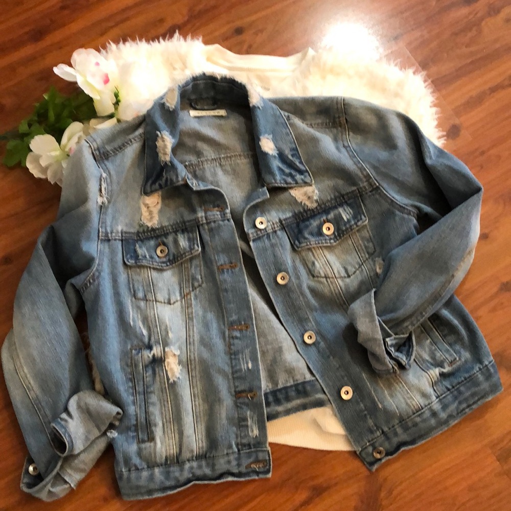 Destroyed denim jacket Ci Sono. NWOT size l